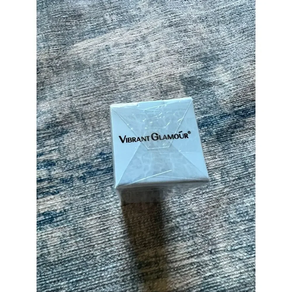 NIB! Vibrant Glamour Hyaluronic Acid Serum 15ML